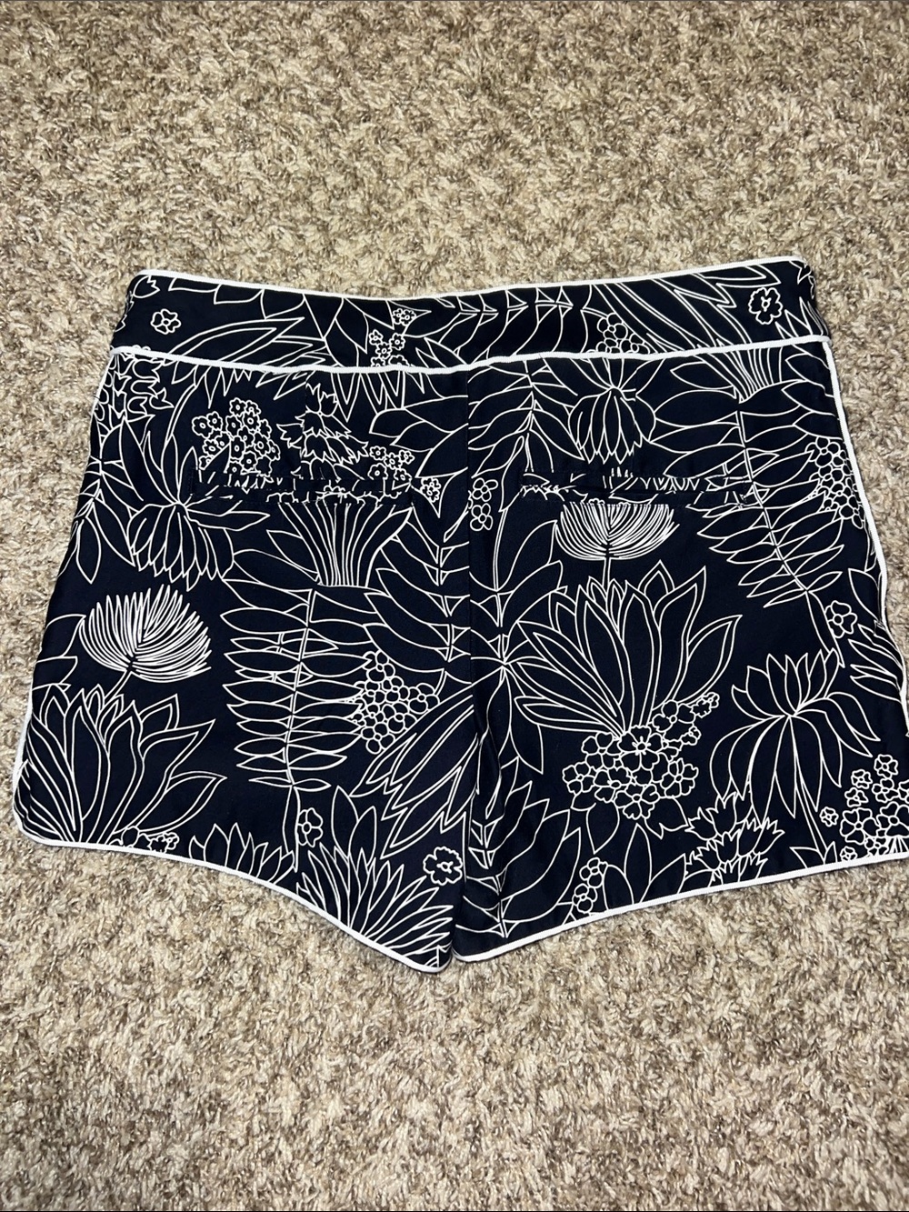 EUC! Luxury Elizabeth McKay Navy Resort Floral Print Shorts - Size 2 - Picture 6 of 11